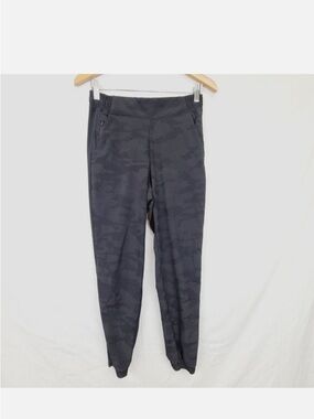 Athleta Camo Jogger Leggings black size 6 looks grey but black